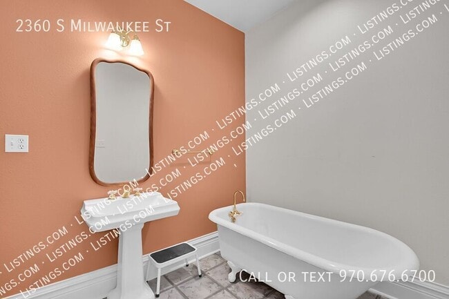 Building Photo - 2360 S Milwaukee St