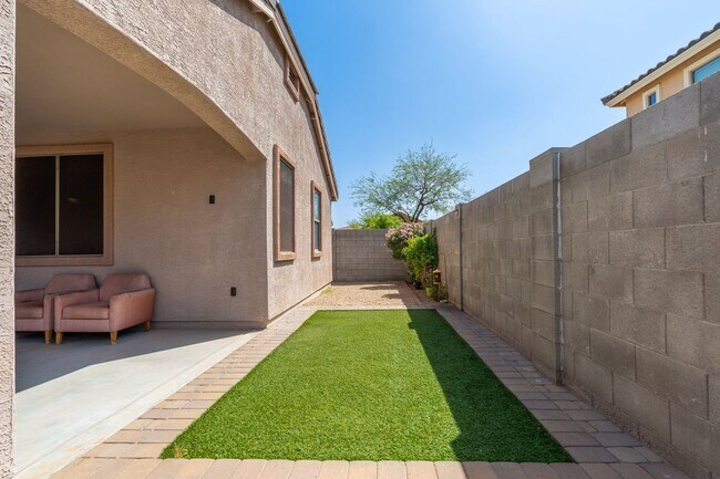 Building Photo - Welcome Home! This stunning 4 bedroom, 3 b...