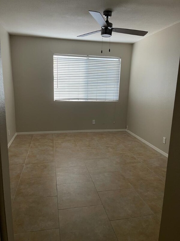 Building Photo - 424 E Brown Rd