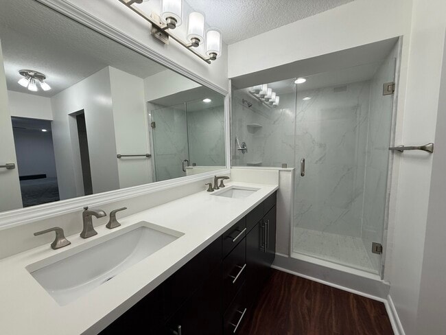 Building Photo - 2410 24th Ln