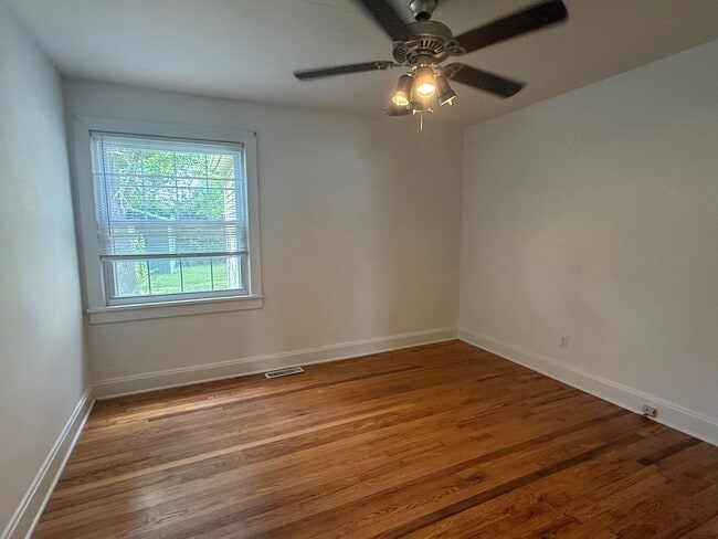 Building Photo - 525 Nutwood St
