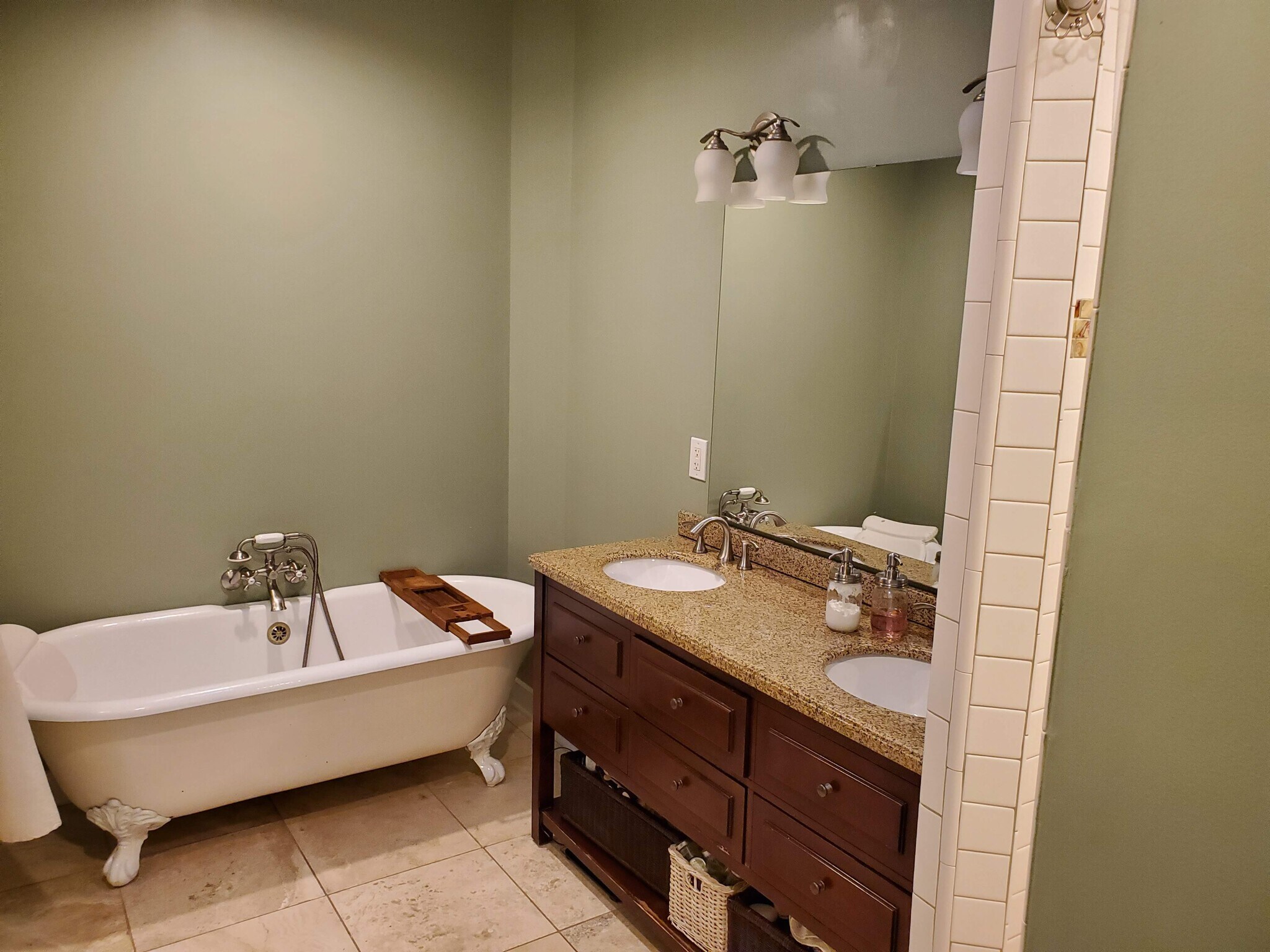 master bathroom - 714 Kenyon St NW