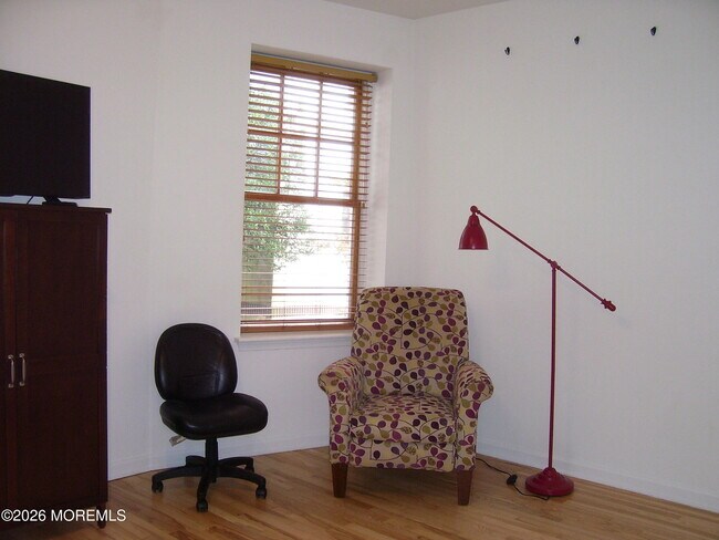 Building Photo - 218 2nd Ave