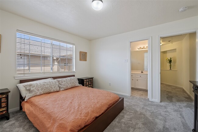 Building Photo - 2060 Glencove Dr