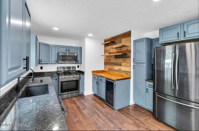 Building Photo - 43 3rd St