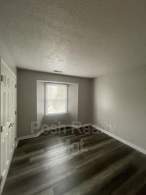 Building Photo - 2326 W Vandalia Rd