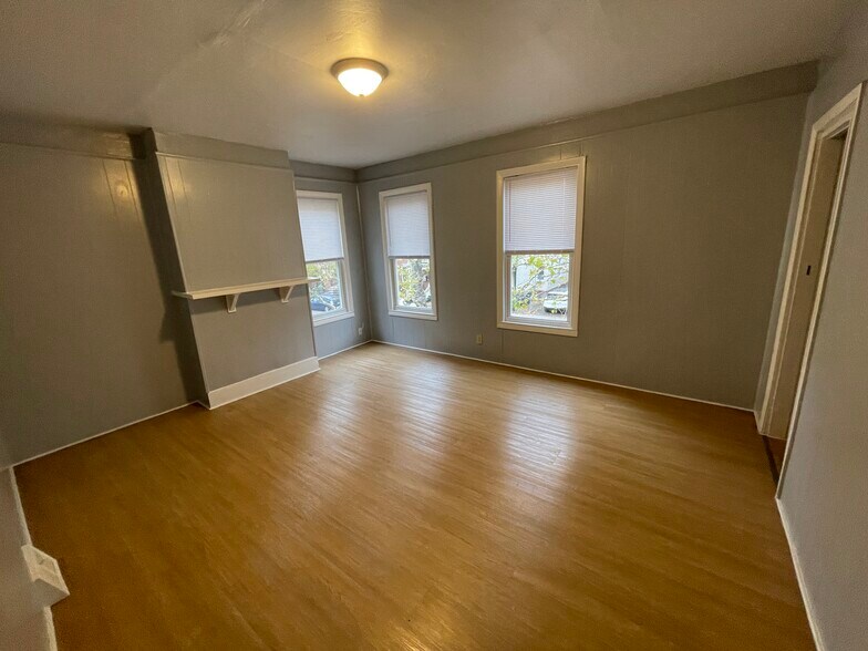 Building Photo - 50 Lawrence St