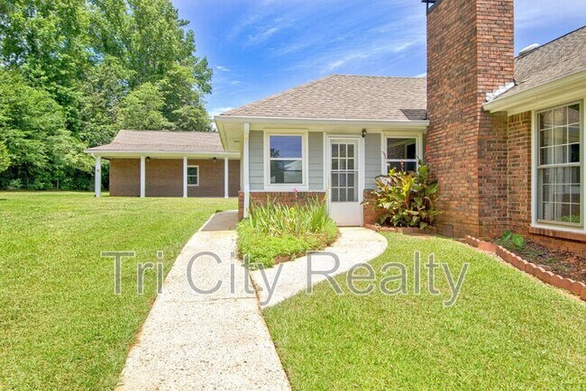 Building Photo - 630 Hawthorne Pl