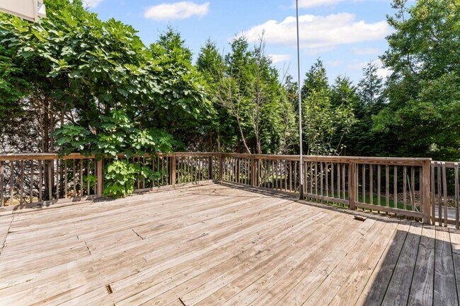 Building Photo - 5605 Martin Grove Dr NW