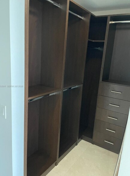 Building Photo - 1300 Brickell Bay Dr