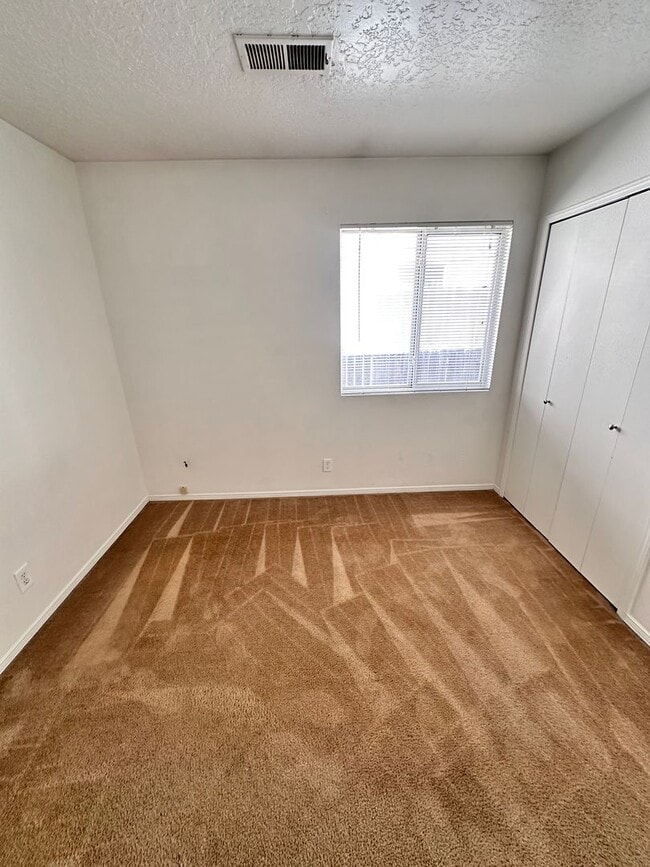 Building Photo - 3 Bedroom 2 Bath 2 Car Garage w/ Fenced in Yard