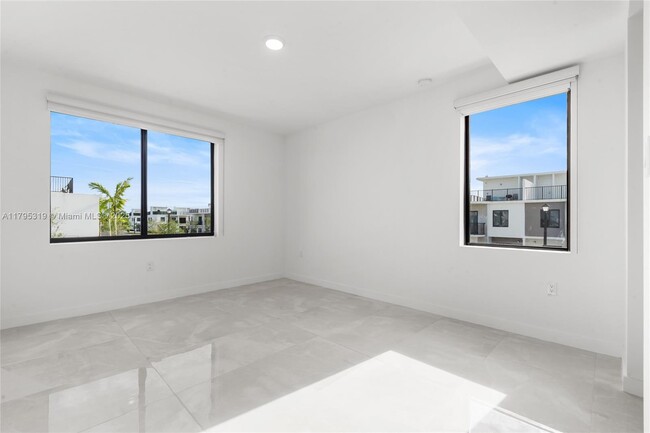 Building Photo - 14530 SW 261st Terrace