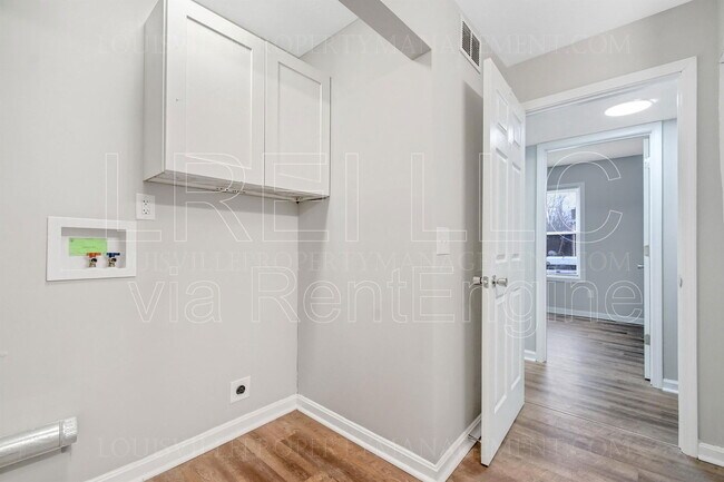 Building Photo - 419 Wood Creek Dr
