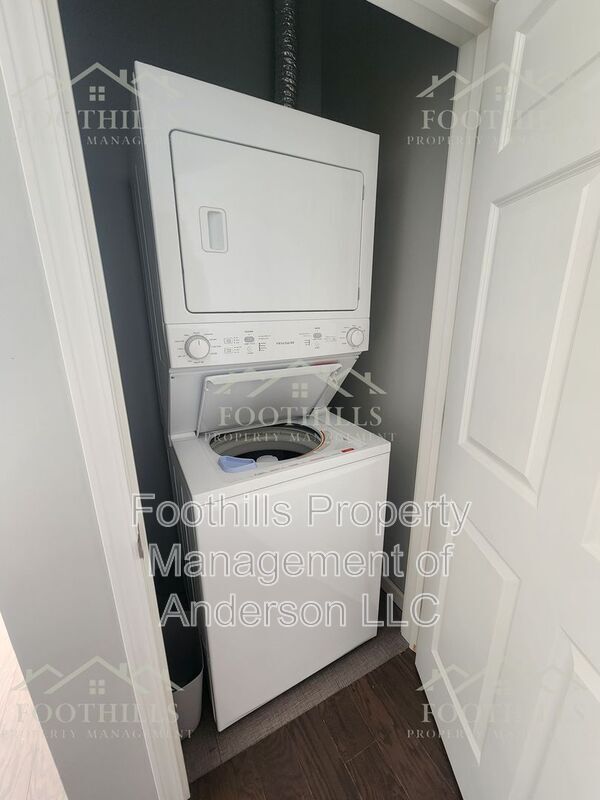 Building Photo - 216 N Main St