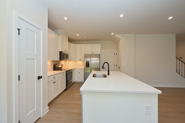 Building Photo - Updated Gallatin Townhome | 3BR + Garage, W/D Included