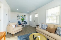 Building Photo - Newly redesigned duplex!!
