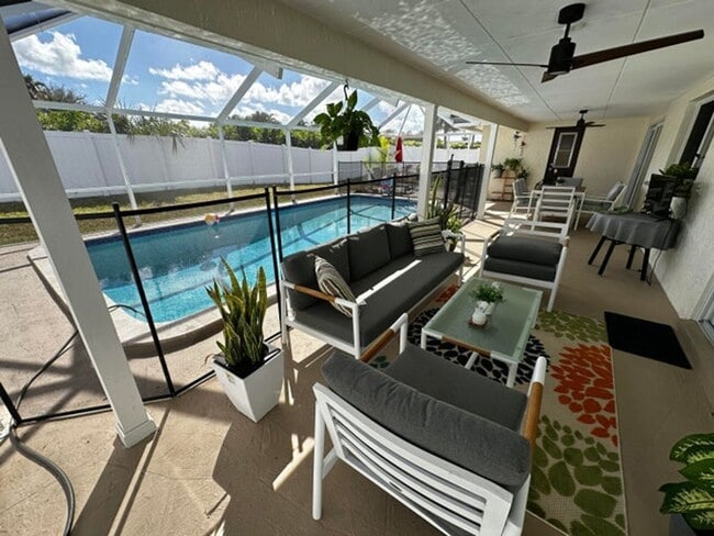 Building Photo - 6860 Calle Del Paz S