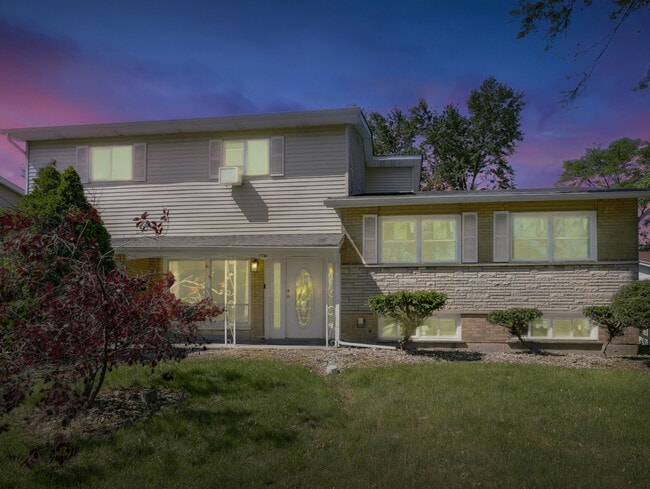Building Photo - 17704 Grandview Dr