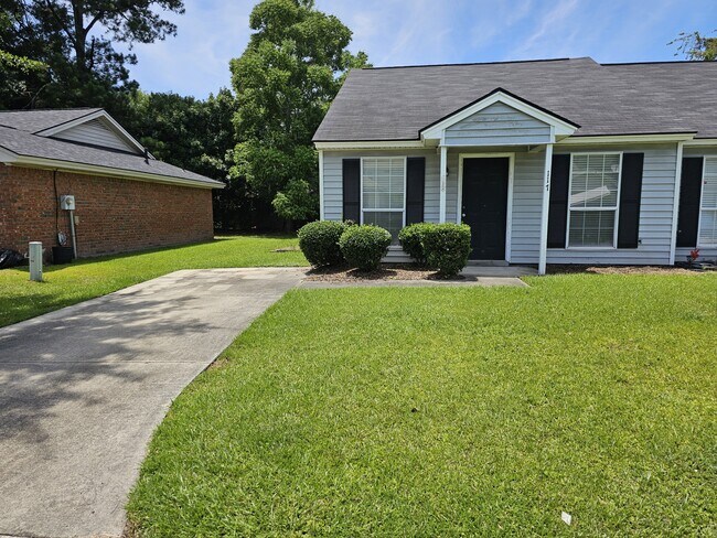 Building Photo - 117 Hunt Club Ct