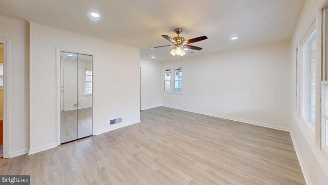 Building Photo - 6511 Enfield Dr