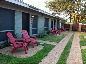 Building Photo - 602 W 51st St #101, Large, fully updated 1 story unit in great location.