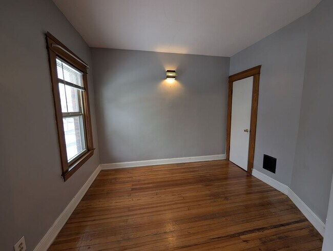 Building Photo - 5807-5807 Franklin Blvd