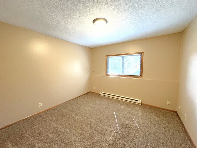 Building Photo - 632 Saxonwood Rd