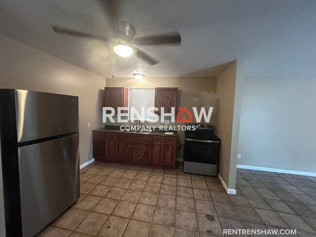 Building Photo - 392 Main St