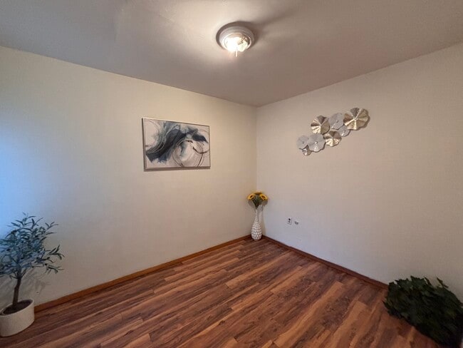 Building Photo - 1529 S 28th St