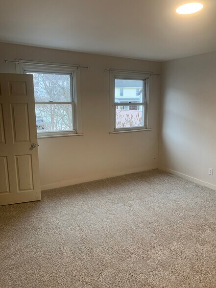 Building Photo - 318 W 8th Ave