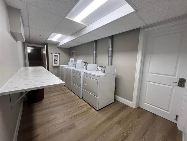 Building Photo - 395 Mendon Rd