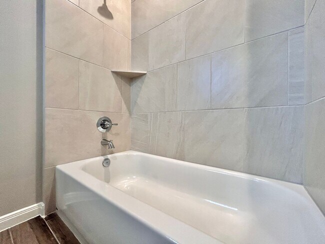 Building Photo - Charming 3-Bed, 2-Bath Home with Modern Up...
