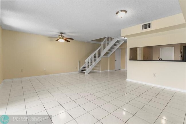Building Photo - 640 N University Dr