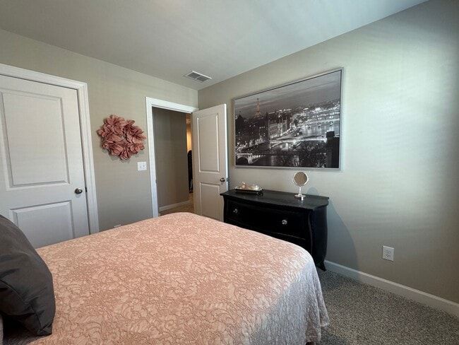 Building Photo - Modern 3-Level Townhome for Rent | Prime SW Charlotte Location