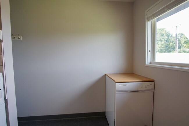 Building Photo - Fabulous Mid-Century Renovated 2Bdr w/Hardwoods, Dishwasher + Pets OK