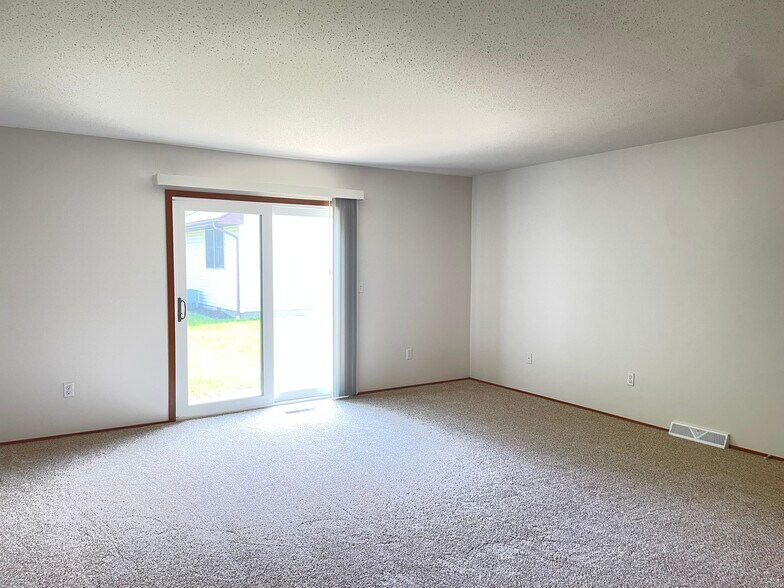 Building Photo - 5049 Catawba Dr