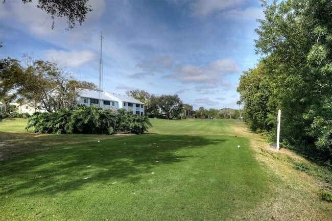 Building Photo - 9635 Riverside Dr