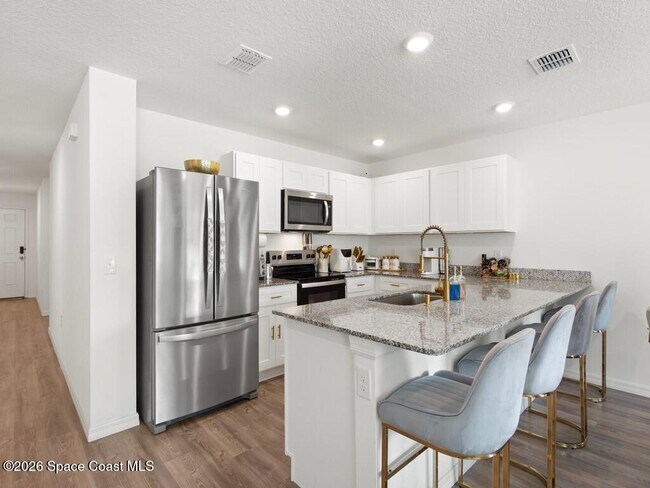 Building Photo - 496 Vanguard St SE