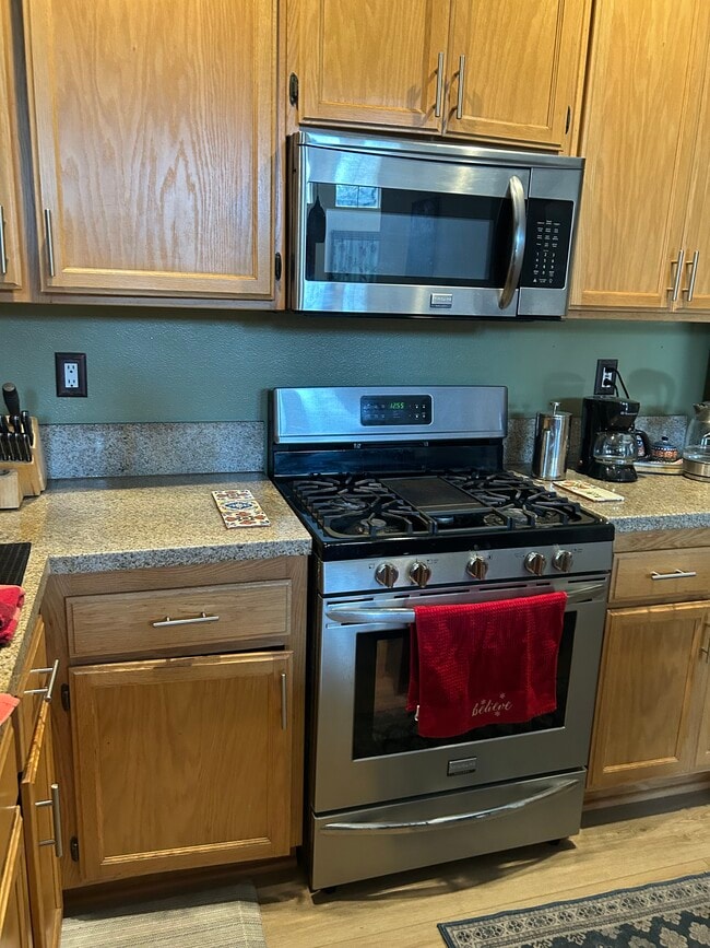 Building Photo - 319 W Shoshone St