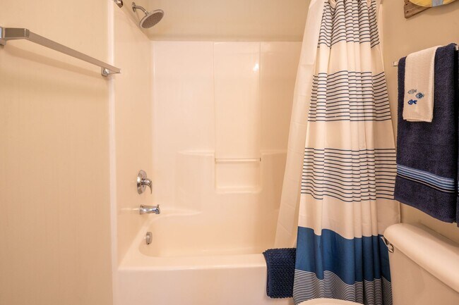 Building Photo - FULLY FURNISHED OFF-SEASON  1 BEDROOM NOW AVAILABLE