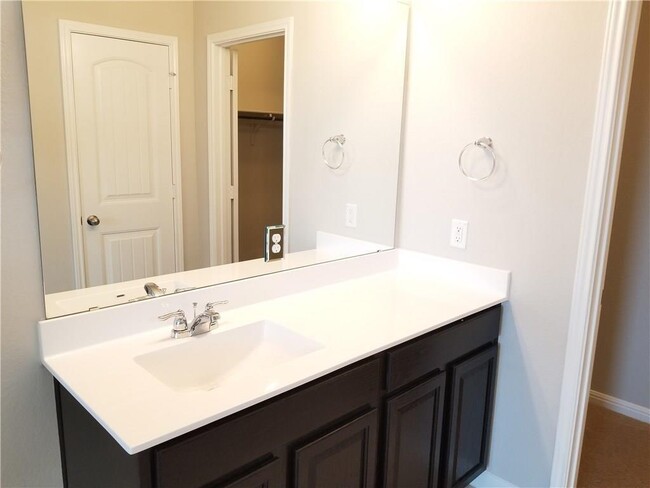 Building Photo - 1024 Peregrine Way