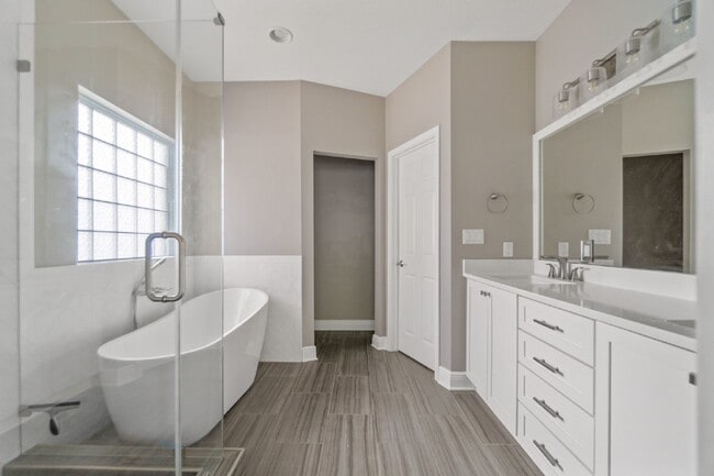 Building Photo - 4301 Hidden Lakes Dr