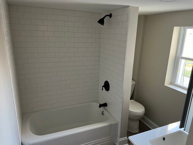 Building Photo - 6 Conshohocken Rd