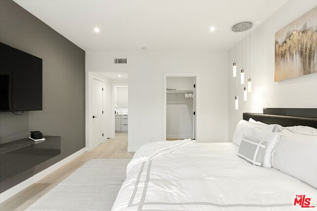 Building Photo - 10630 Wilkins Ave