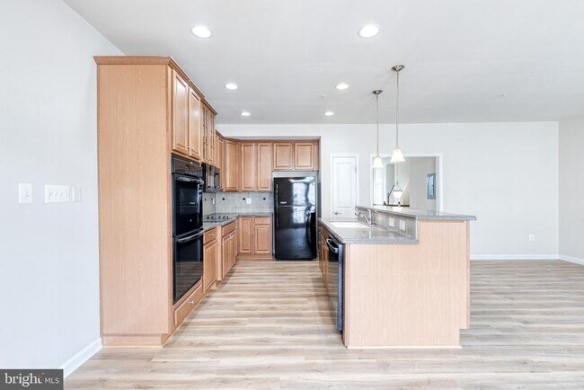 Building Photo - 365 Chessington Dr