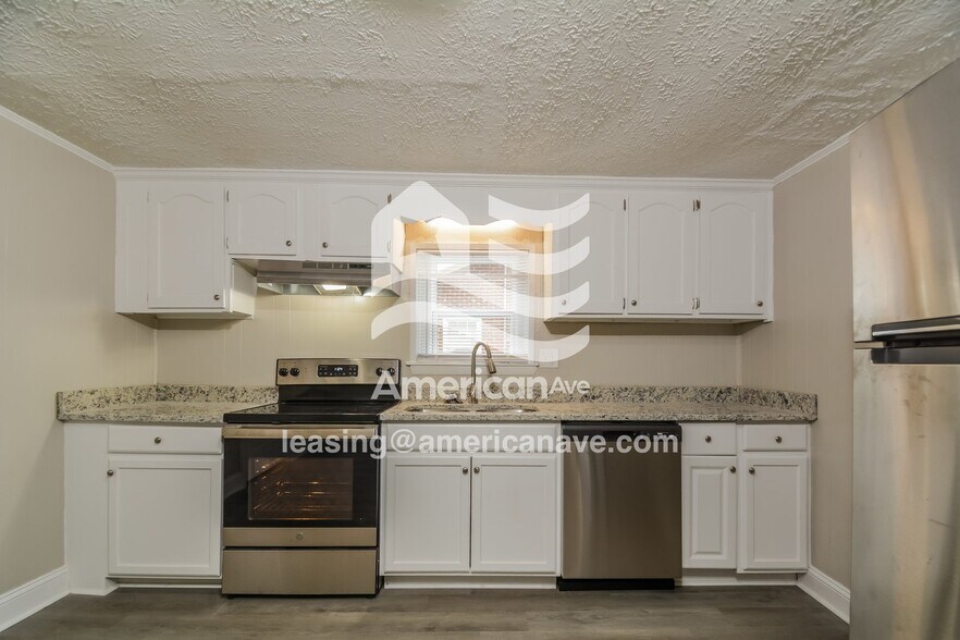 Building Photo - 707 Wilma St