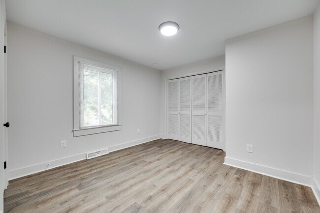 Building Photo - "Newly Renovated 3-Bedroom Retreat with 2 ...