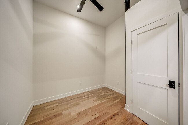 Building Photo - 620 S 8th St