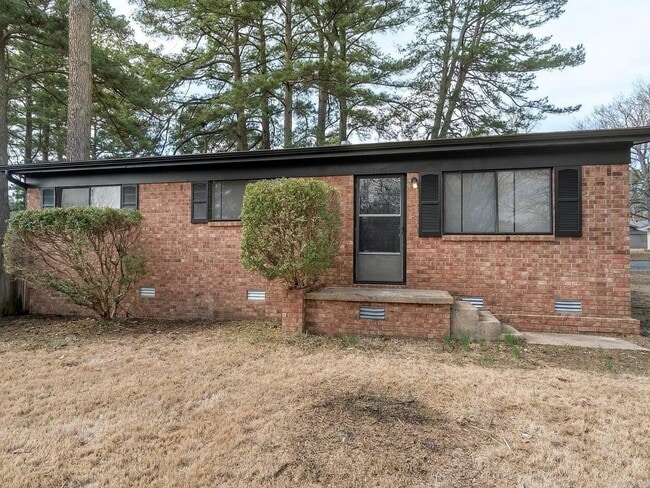 Primary Photo - 2502 N Lakeview