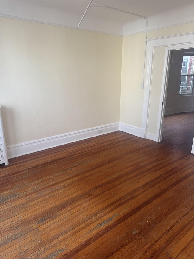 Building Photo - 239 Bayview Ave